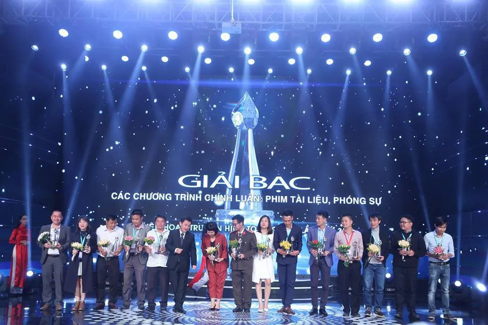 bạc phóng sự