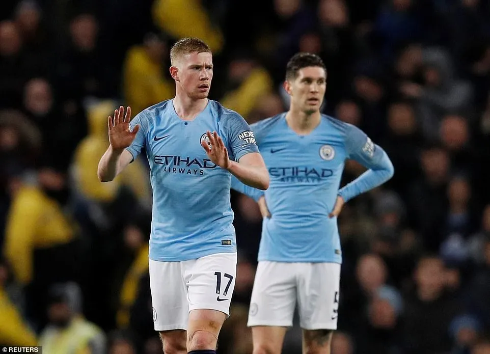 Xuất hiện liền lúc 2 siêu phẩm trận Man City thua sốc Crystal Palace - Ảnh 2. Xuất hiện liền lúc 2 siêu phẩm trận Man City thua sốc Crystal Palace - Ảnh 2.