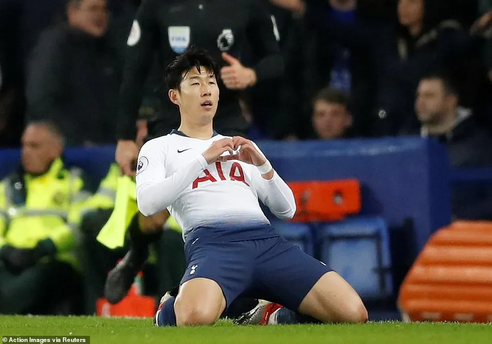 ĐHTB vòng 18 giải Ngoại hạng Anh: Sự trở lại của sao Man Utd - Ảnh 4. ĐHTB vòng 18 giải Ngoại hạng Anh: Sự trở lại của sao Man Utd - Ảnh 4.