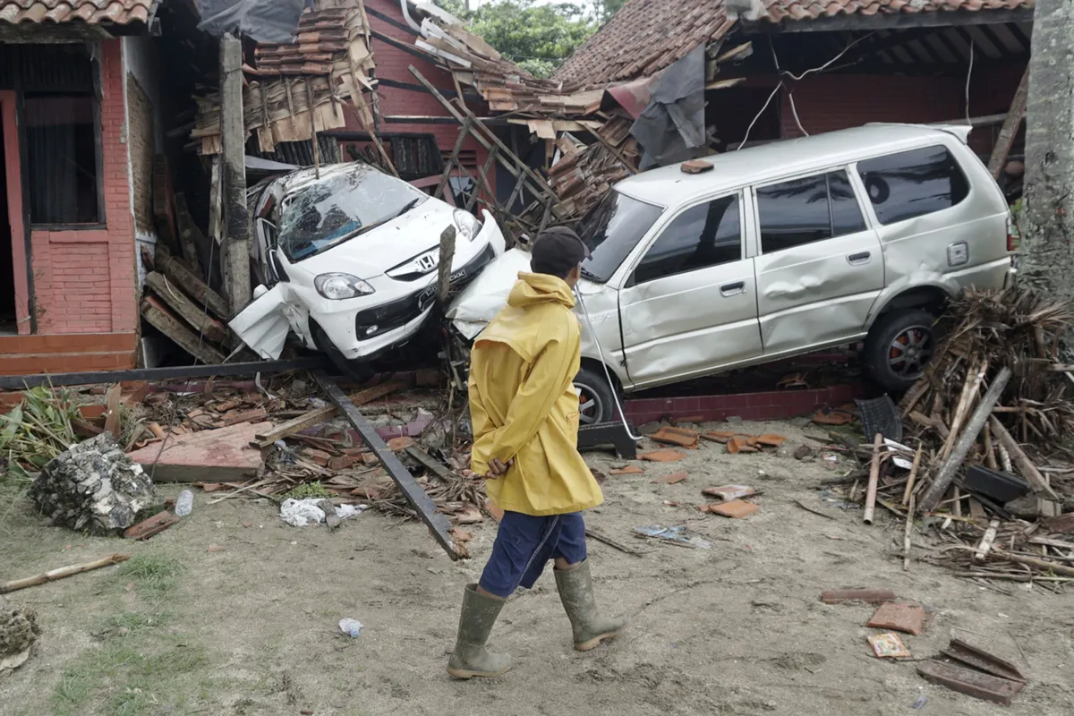 Indonesia: Số người thiệt mạng do sóng thần tăng lên 373 người - Ảnh 7.