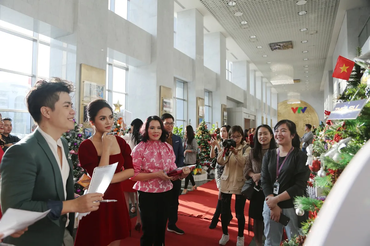 Rực rỡ sắc màu cuộc thi VTV Colourful Christmas 2018 - Ảnh 4. Rực rỡ sắc màu cuộc thi VTV Colourful Christmas 2018 - Ảnh 4.