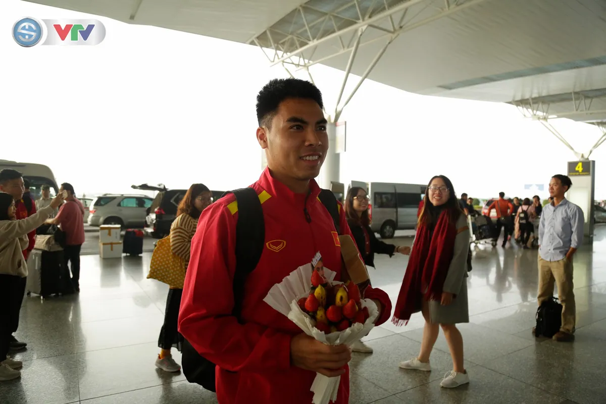ĐT Việt Nam lên đường dự Asian Cup 2019 - Ảnh 4. ĐT Việt Nam lên đường dự Asian Cup 2019 - Ảnh 4.