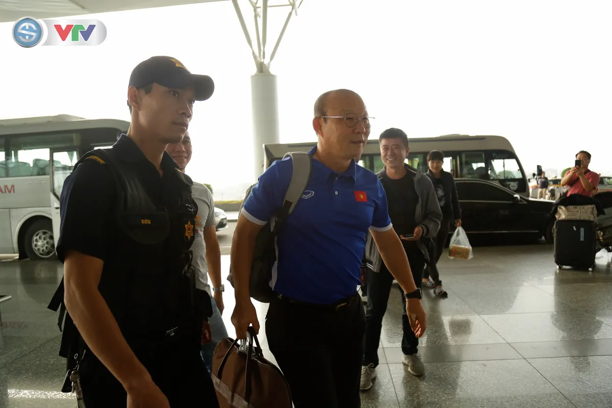 ĐT Việt Nam lên đường dự Asian Cup 2019 - Ảnh 7. ĐT Việt Nam lên đường dự Asian Cup 2019 - Ảnh 7.