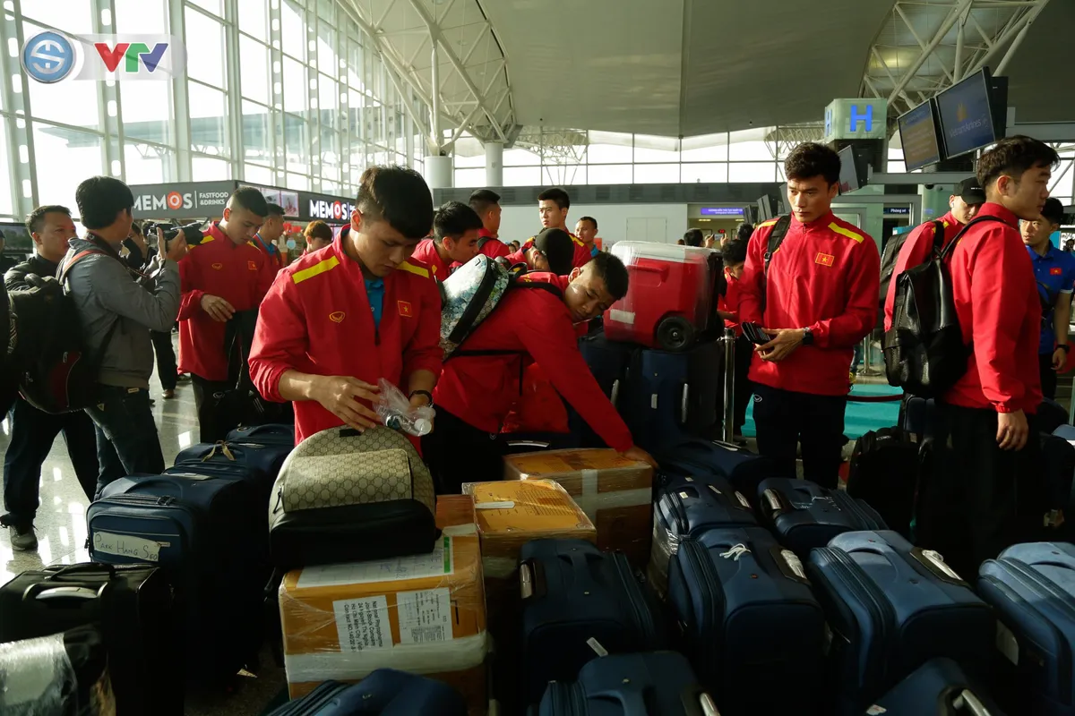 ĐT Việt Nam lên đường dự Asian Cup 2019 - Ảnh 1. ĐT Việt Nam lên đường dự Asian Cup 2019 - Ảnh 1.