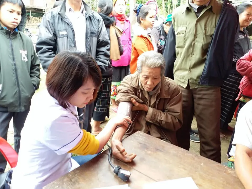 Khám, cấp phát thuốc miễn phí cho người dân có hoàn cảnh khó khăn ở Nghệ An - Ảnh 1. Khám, cấp phát thuốc miễn phí cho người dân có hoàn cảnh khó khăn ở Nghệ An - Ảnh 1.
