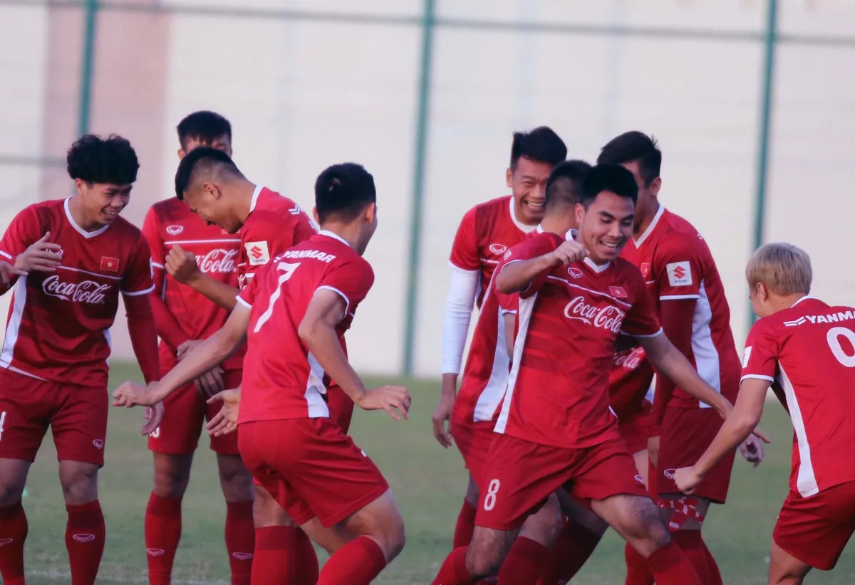 ẢNH: Buổi tập đầu tiên của ĐT Việt Nam tại Qatar chuẩn bị cho Asian Cup 2019 - Ảnh 5. ẢNH: Buổi tập đầu tiên của ĐT Việt Nam tại Qatar chuẩn bị cho Asian Cup 2019 - Ảnh 5.