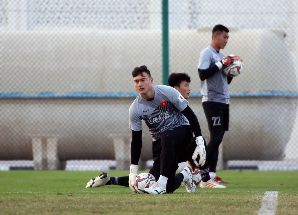 ẢNH: Buổi tập đầu tiên của ĐT Việt Nam tại Qatar chuẩn bị cho Asian Cup 2019 - Ảnh 7. ẢNH: Buổi tập đầu tiên của ĐT Việt Nam tại Qatar chuẩn bị cho Asian Cup 2019 - Ảnh 7.