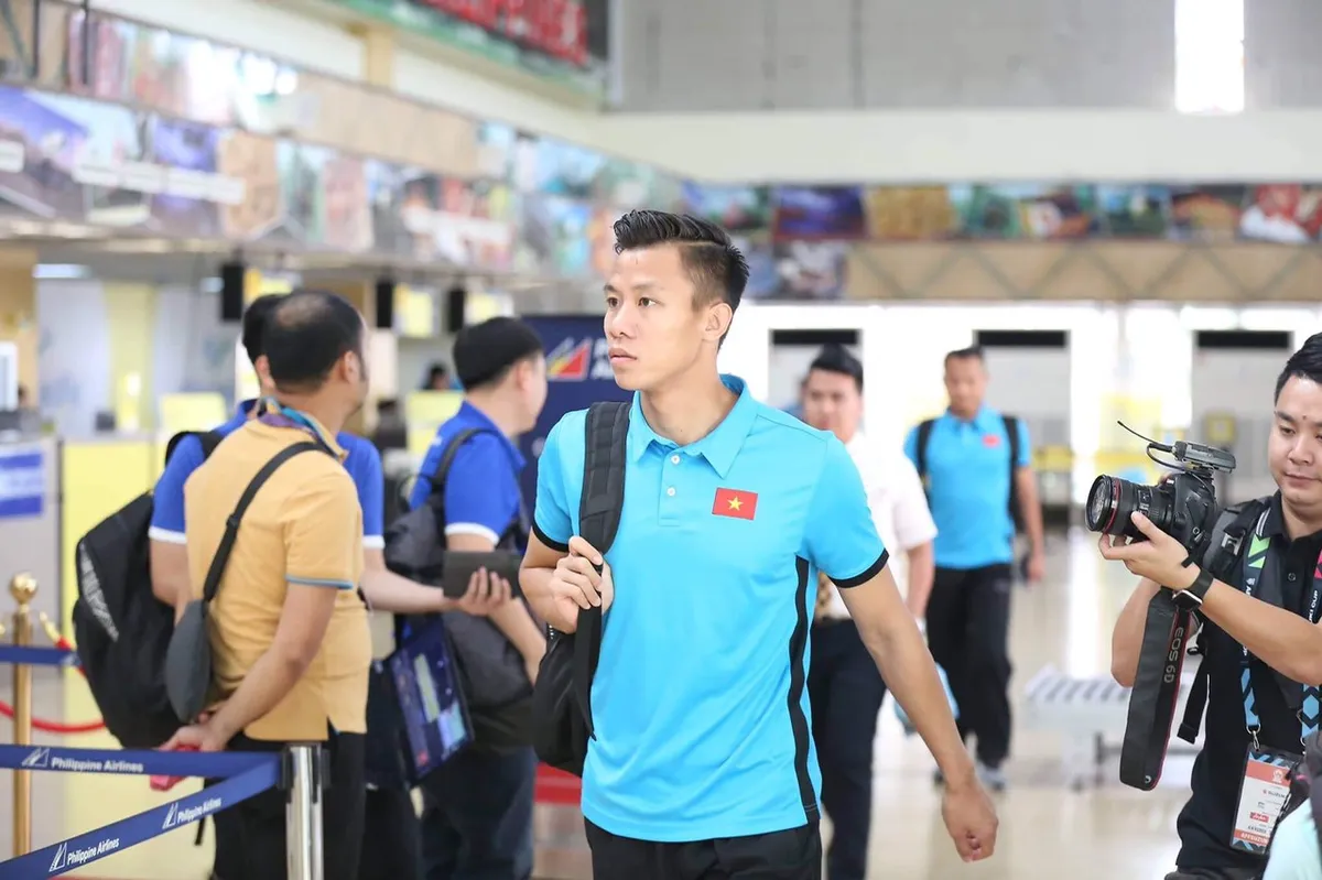 Chiến thắng trở về, đội tuyển Việt Nam sẽ đến Hà Nội vào chiều nay - Ảnh 3. Chiến thắng trở về, đội tuyển Việt Nam sẽ đến Hà Nội vào chiều nay - Ảnh 3.