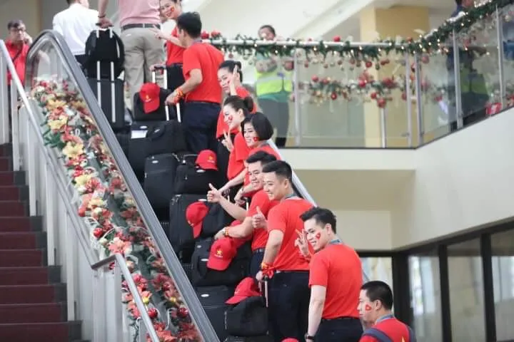 Chiến thắng trở về, đội tuyển Việt Nam sẽ đến Hà Nội vào chiều nay - Ảnh 10. Chiến thắng trở về, đội tuyển Việt Nam sẽ đến Hà Nội vào chiều nay - Ảnh 10.