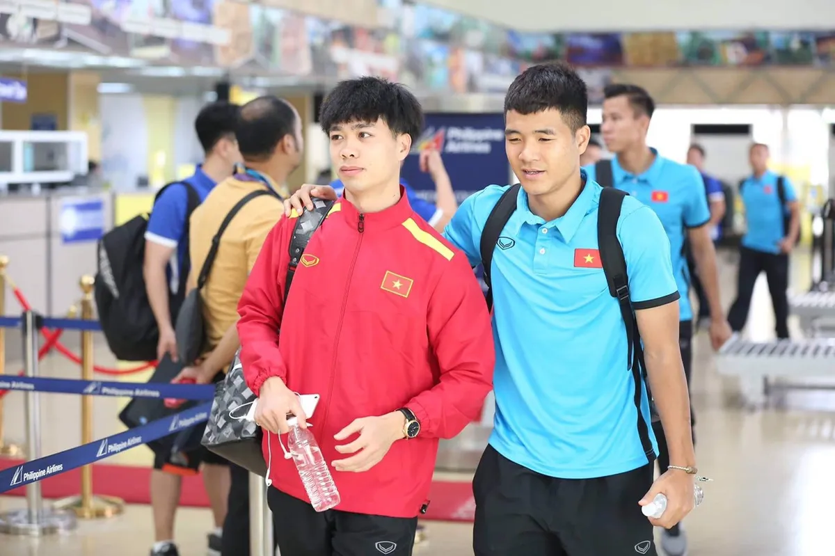 Chiến thắng trở về, đội tuyển Việt Nam sẽ đến Hà Nội vào chiều nay - Ảnh 6. Chiến thắng trở về, đội tuyển Việt Nam sẽ đến Hà Nội vào chiều nay - Ảnh 6.