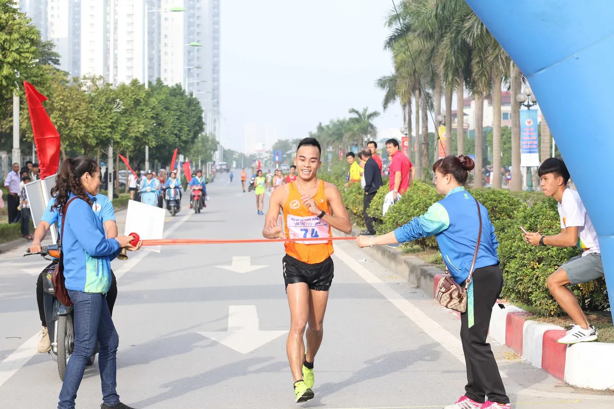 M&ocirc;n Điền kinh Đại hội TTTQ 2018: Chị em Thanh Ph&uacute;c, Th&agrave;nh Ngưng gi&agrave;nh 2 HCV cuối c&ugrave;ng - Ảnh 1.