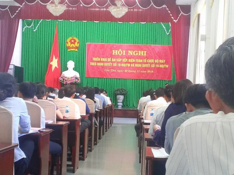 Tạm dừng sắp xếp các cơ quan chuyên môn cấp tỉnh, huyện - Ảnh 1. Tạm dừng sắp xếp các cơ quan chuyên môn cấp tỉnh, huyện - Ảnh 1.