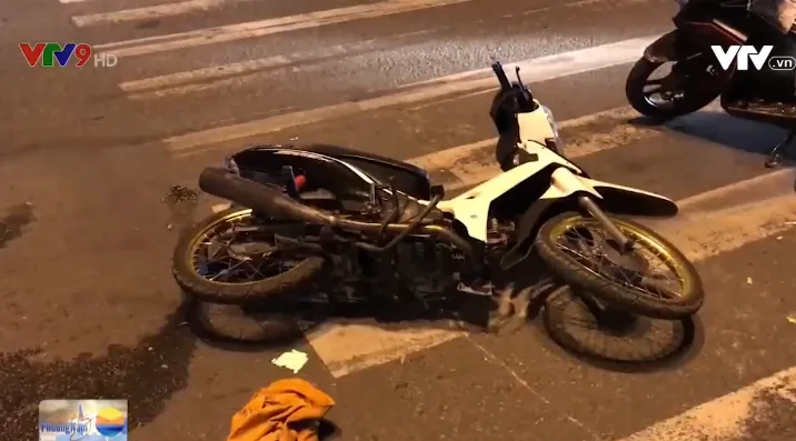 TP.HCM: Xe cấp cứu t&ocirc;ng văng người đ&agrave;n &ocirc;ng rồi chở nạn nh&acirc;n đi biệt tăm - Ảnh 1.