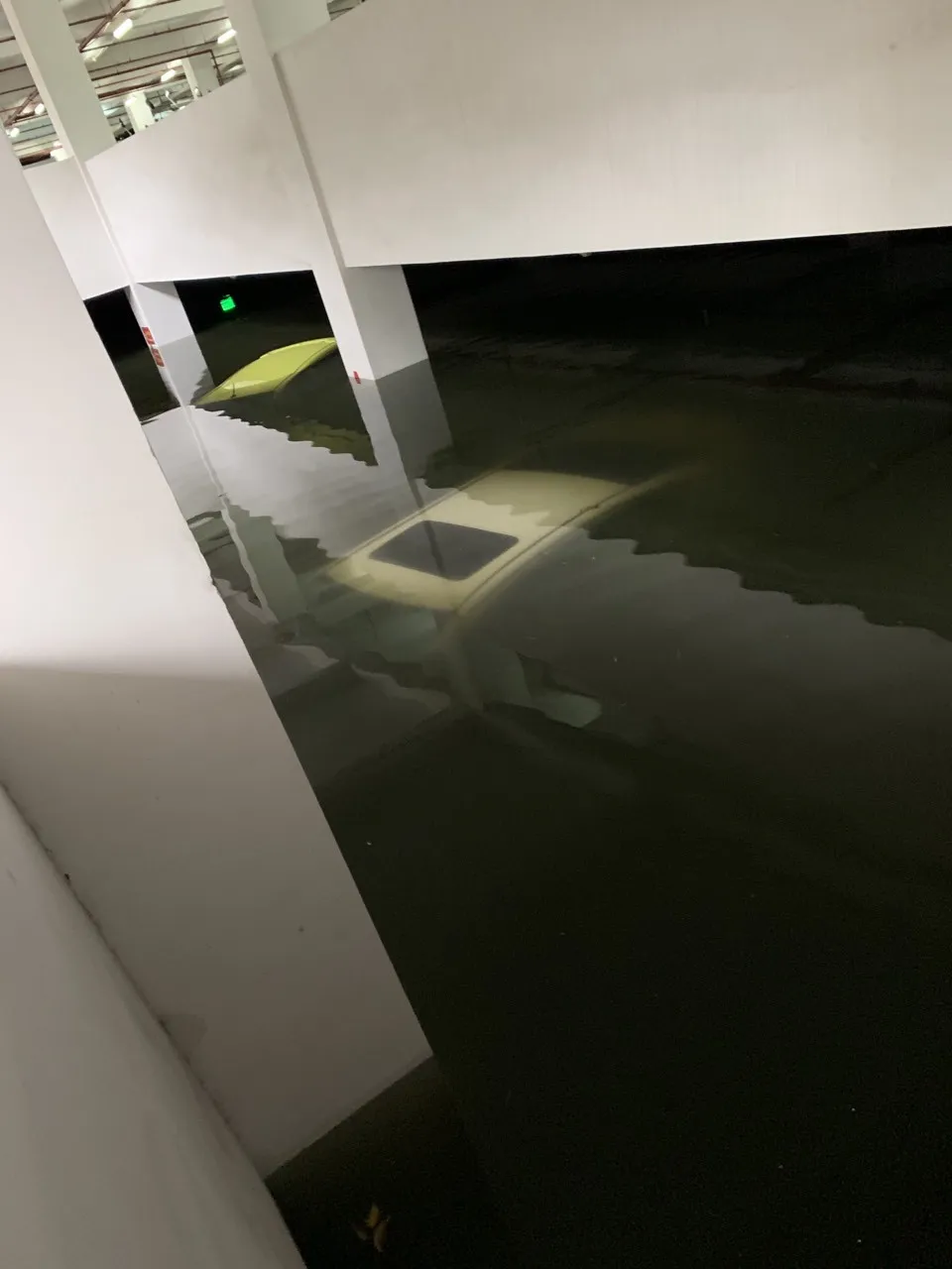 Mưa lớn, nhiều tuyến đường tại Đà Nẵng ngập sâu - Ảnh 4. Mưa lớn, nhiều tuyến đường tại Đà Nẵng ngập sâu - Ảnh 4.