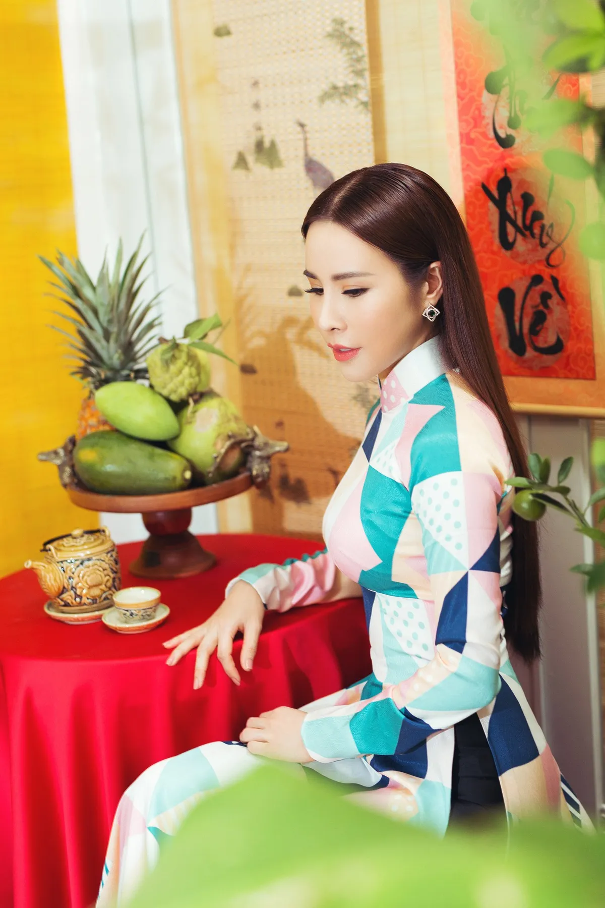 Hoa hậu Hoàng Dung đẹp dịu dàng trong tà áo dài - Ảnh 6. Hoa hậu Hoàng Dung đẹp dịu dàng trong tà áo dài - Ảnh 6.