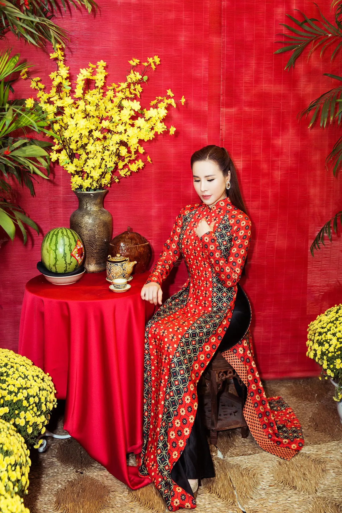 Hoa hậu Hoàng Dung đẹp dịu dàng trong tà áo dài - Ảnh 3. Hoa hậu Hoàng Dung đẹp dịu dàng trong tà áo dài - Ảnh 3.