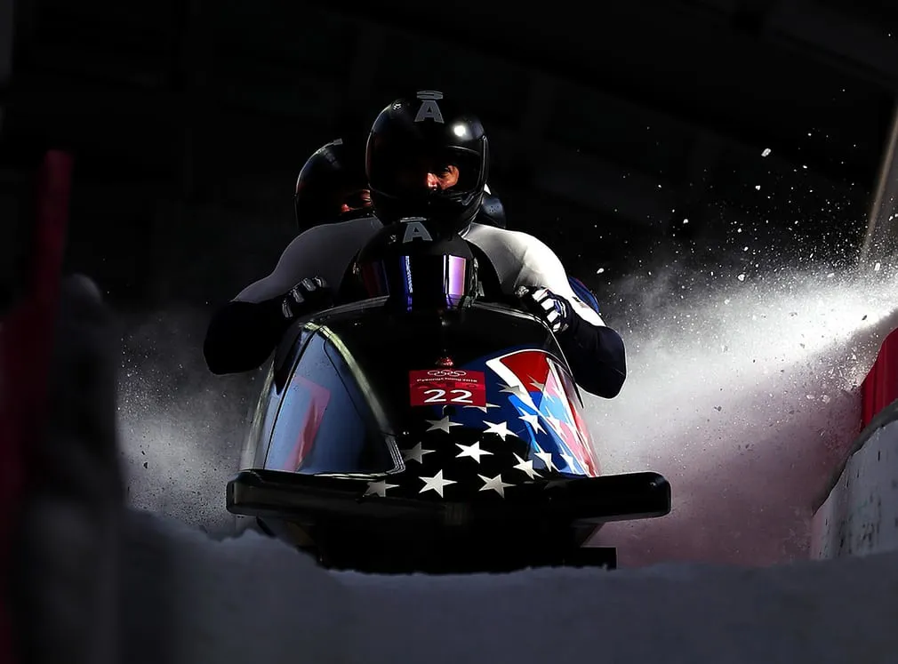 Olympic PyeongChang 2018: Những khoảnh khắc ấn tượng trong ng&agrave;y thi đấu cuối c&ugrave;ng - Ảnh 1.