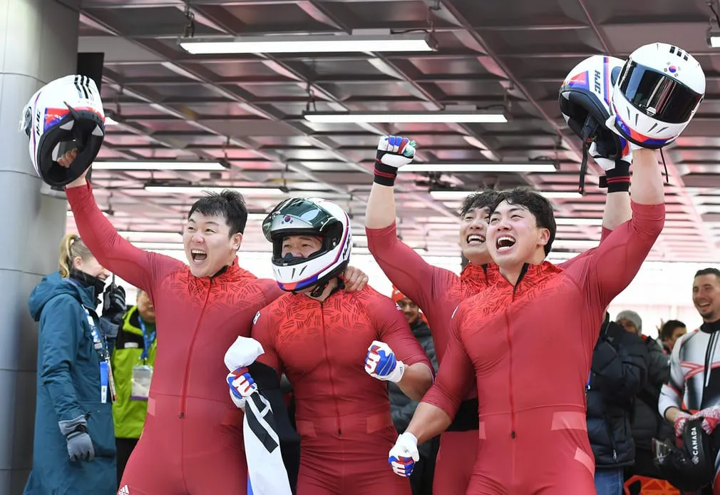 Olympic PyeongChang 2018: Những khoảnh khắc ấn tượng trong ng&agrave;y thi đấu cuối c&ugrave;ng - Ảnh 11.
