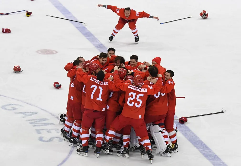 Olympic PyeongChang 2018: Những khoảnh khắc ấn tượng trong ng&agrave;y thi đấu cuối c&ugrave;ng - Ảnh 4.