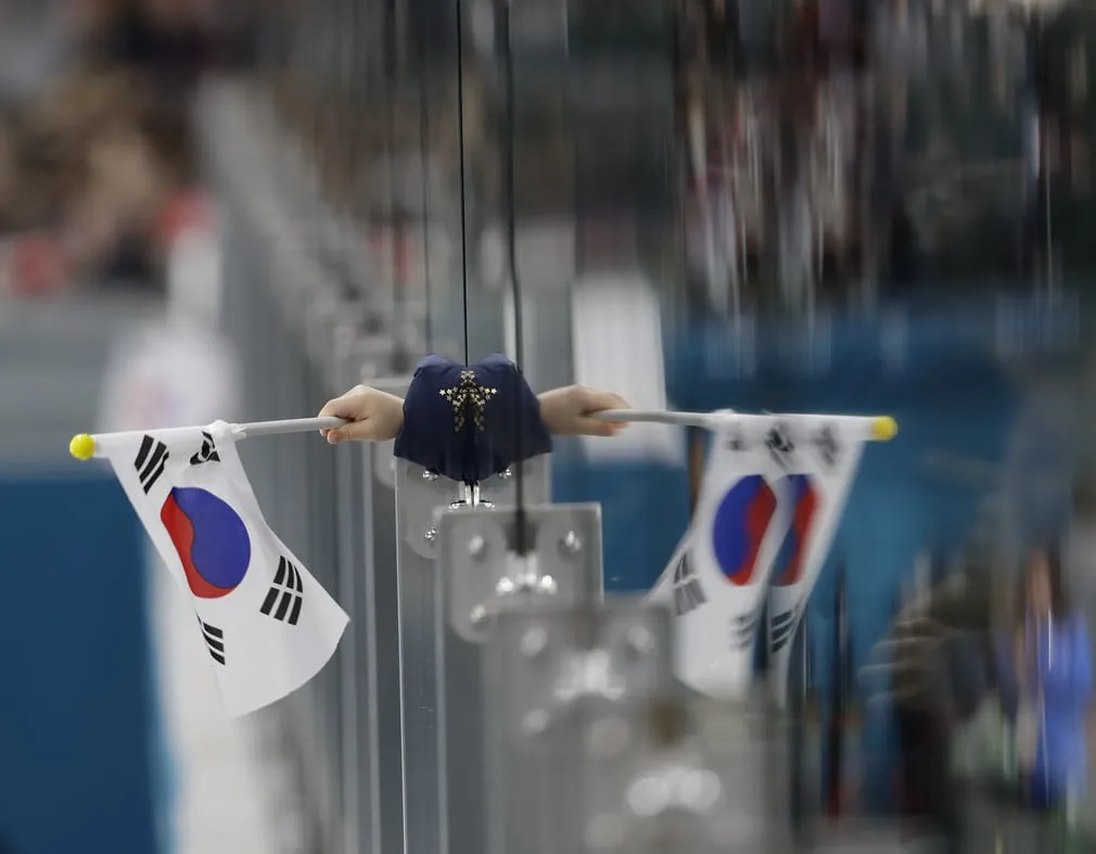 Olympic PyeongChang 2018: Những khoảnh khắc ấn tượng trong ng&agrave;y thi đấu cuối c&ugrave;ng - Ảnh 7.