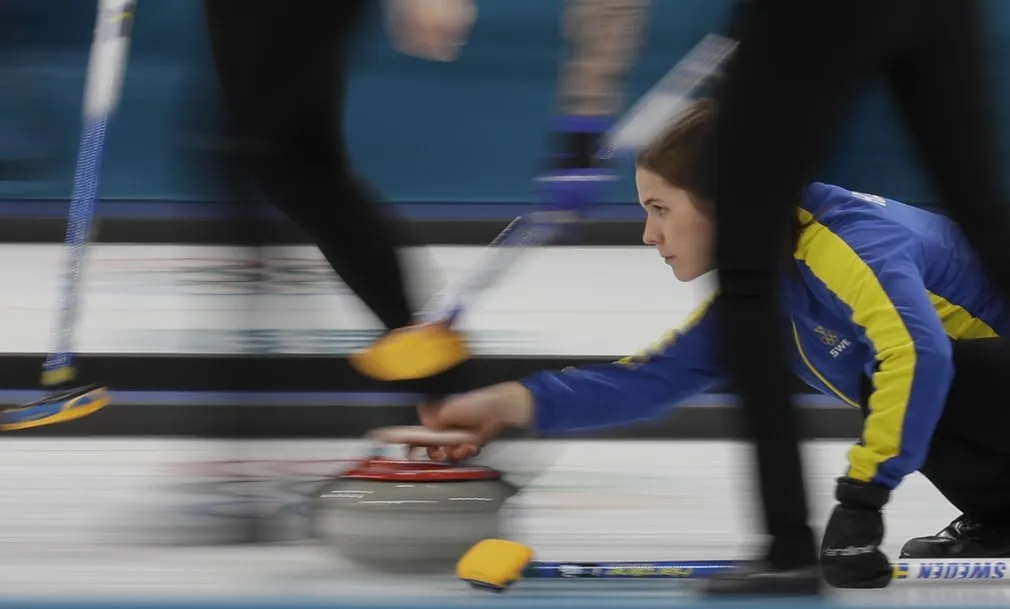 Olympic PyeongChang 2018: Những khoảnh khắc ấn tượng trong ng&agrave;y thi đấu cuối c&ugrave;ng - Ảnh 8.