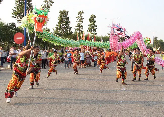 H&agrave;ng ngh&igrave;n người trật tự xem rước kiệu B&agrave; ở th&agrave;nh phố mới B&igrave;nh Dương - Ảnh 7.