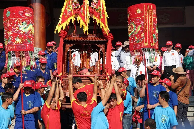 H&agrave;ng ngh&igrave;n người trật tự xem rước kiệu B&agrave; ở th&agrave;nh phố mới B&igrave;nh Dương - Ảnh 3.