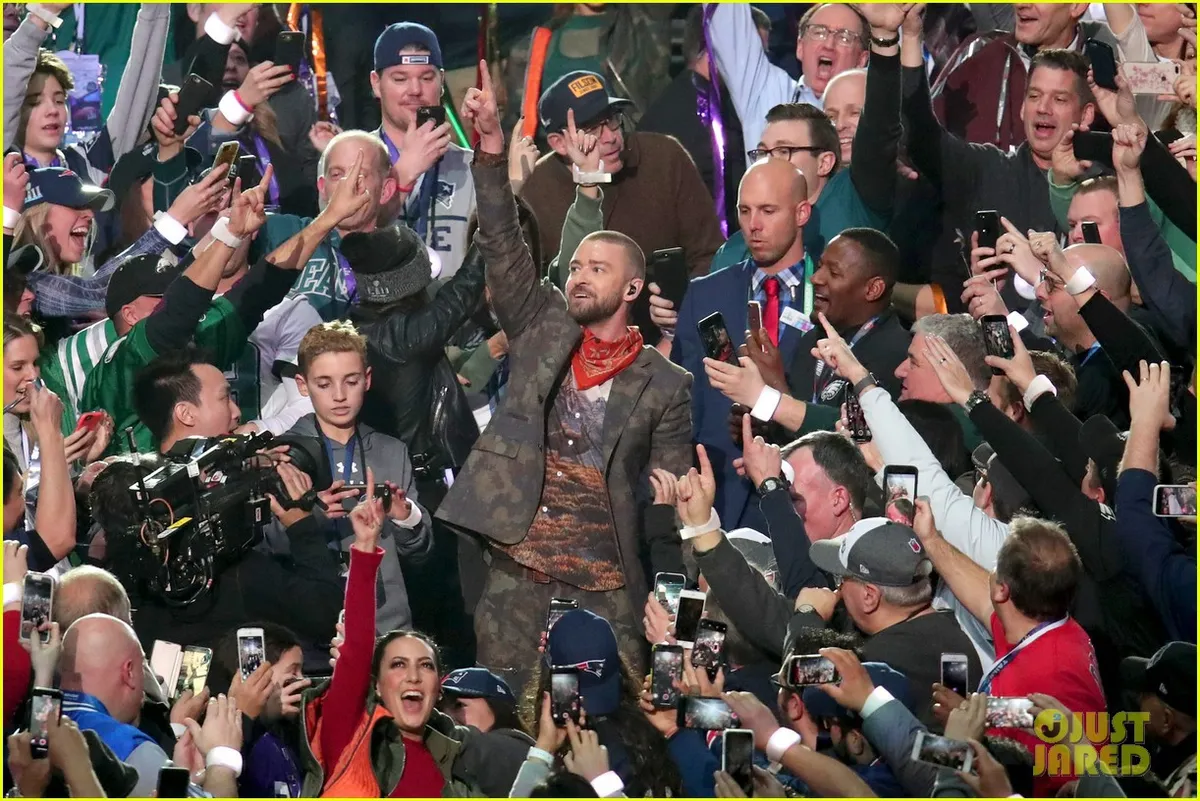 Justin Timberlake làm rung chuyển Super Bowl Halftime Show 2018 với loạt hit đình đám - Ảnh 11.