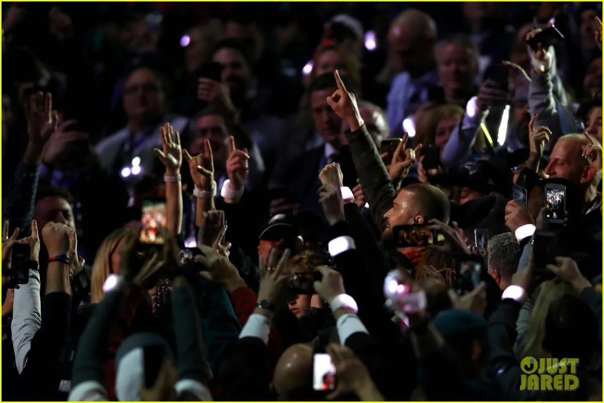 Justin Timberlake làm rung chuyển Super Bowl Halftime Show 2018 với loạt hit đình đám - Ảnh 18.