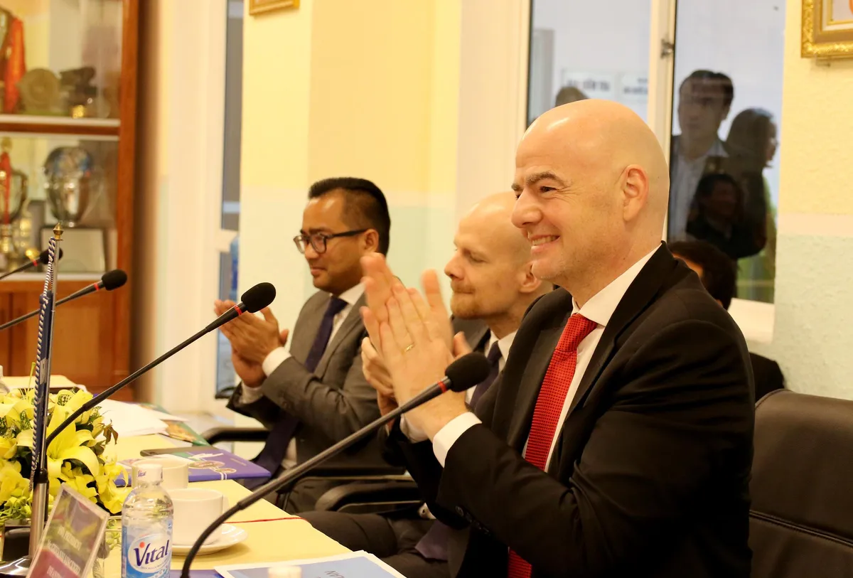 Ảnh: Chủ tịch FIFA Gianni Infantino trong chuyến thăm và làm việc tại Việt Nam - Ảnh 12. Ảnh: Chủ tịch FIFA Gianni Infantino trong chuyến thăm và làm việc tại Việt Nam - Ảnh 12.