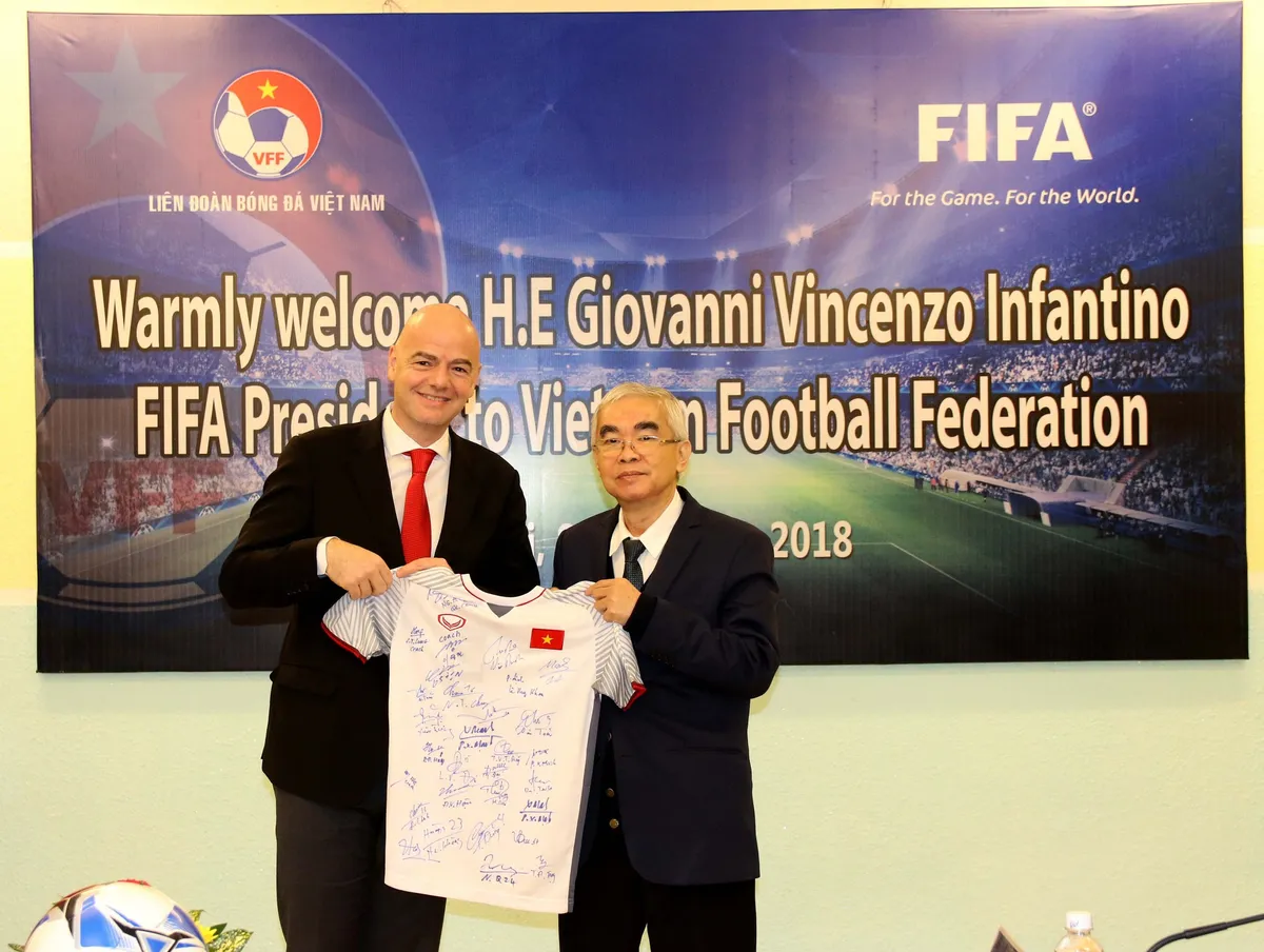 Ảnh: Chủ tịch FIFA Gianni Infantino trong chuyến thăm và làm việc tại Việt Nam - Ảnh 5. Ảnh: Chủ tịch FIFA Gianni Infantino trong chuyến thăm và làm việc tại Việt Nam - Ảnh 5.