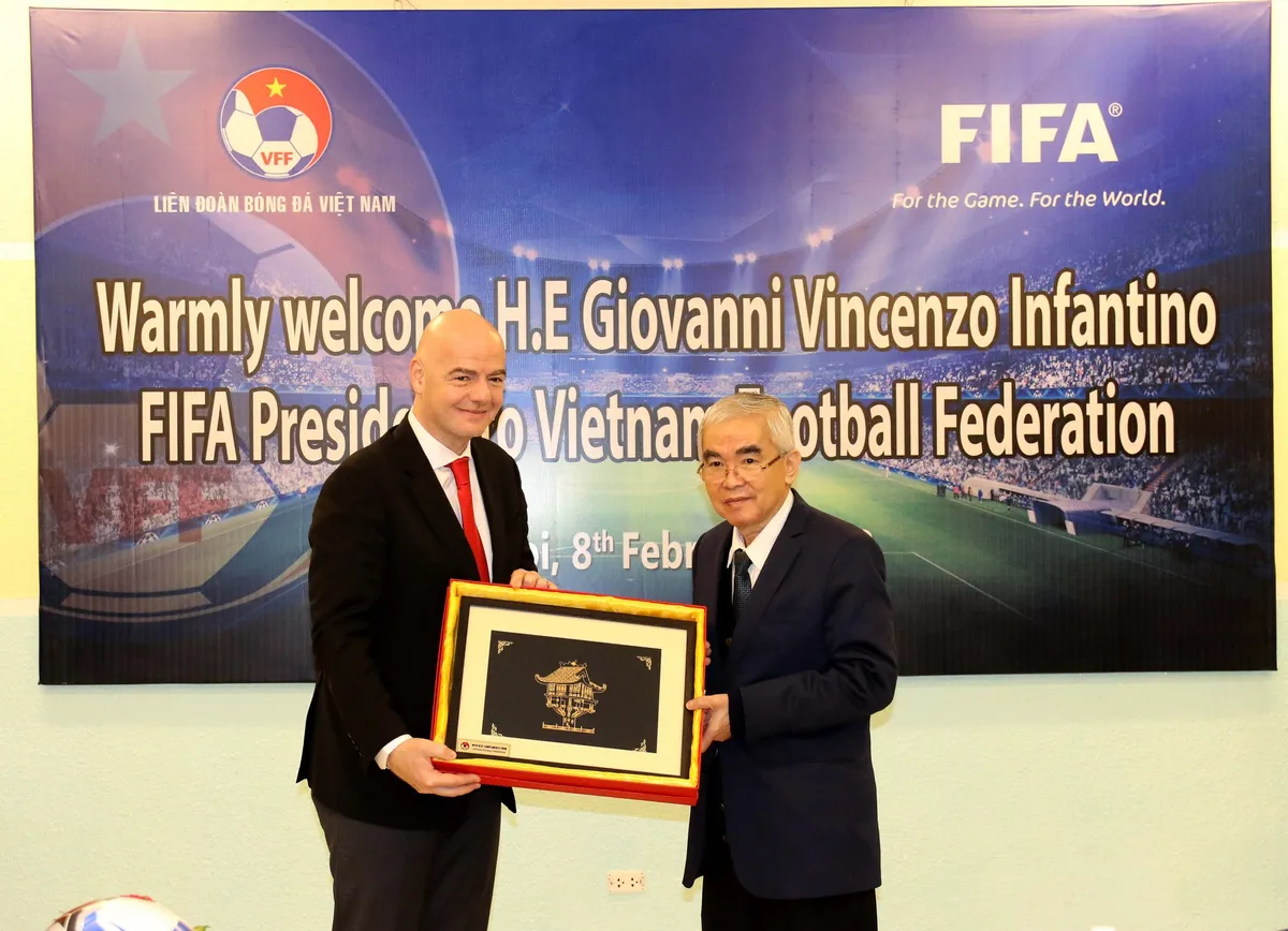 Ảnh: Chủ tịch FIFA Gianni Infantino trong chuyến thăm và làm việc tại Việt Nam - Ảnh 6. Ảnh: Chủ tịch FIFA Gianni Infantino trong chuyến thăm và làm việc tại Việt Nam - Ảnh 6.