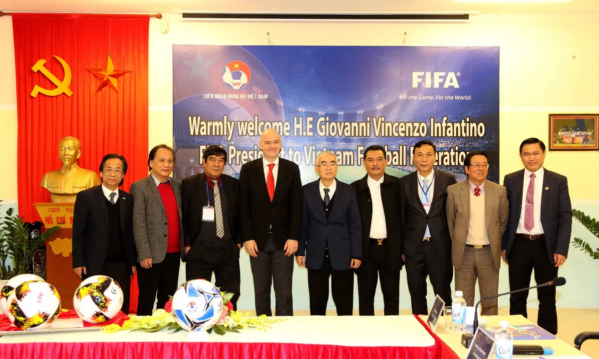 Ảnh: Chủ tịch FIFA Gianni Infantino trong chuyến thăm và làm việc tại Việt Nam - Ảnh 7. Ảnh: Chủ tịch FIFA Gianni Infantino trong chuyến thăm và làm việc tại Việt Nam - Ảnh 7.