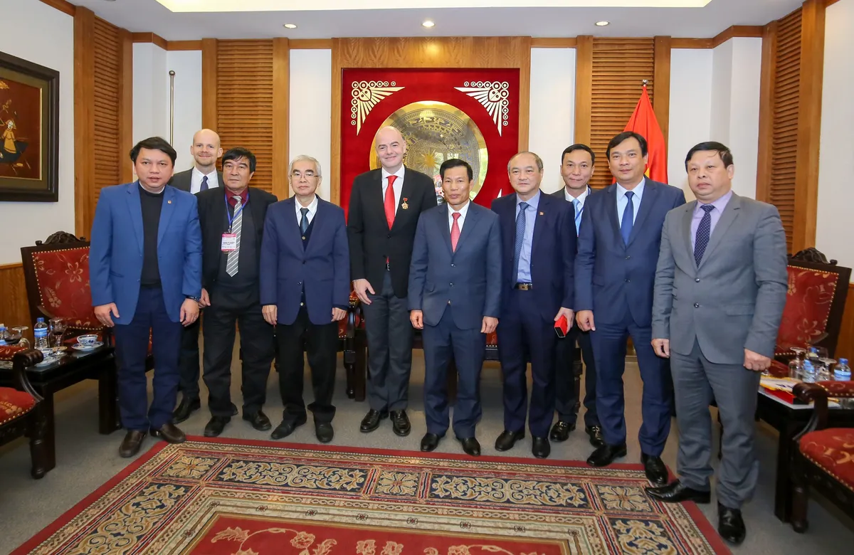 Ảnh: Chủ tịch FIFA Gianni Infantino trong chuyến thăm và làm việc tại Việt Nam - Ảnh 4. Ảnh: Chủ tịch FIFA Gianni Infantino trong chuyến thăm và làm việc tại Việt Nam - Ảnh 4.