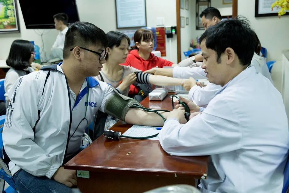 Hàng trăm người tham gia hiến máu, giúp tăng dự trự nhóm máu O đang bị thiếu - Ảnh 5. Hàng trăm người tham gia hiến máu, giúp tăng dự trự nhóm máu O đang bị thiếu - Ảnh 5.