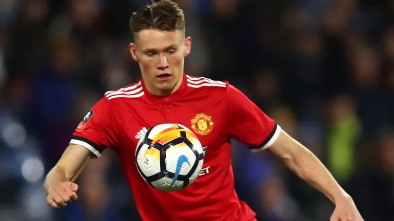 Không lo mất suất, sao Man Utd còn háo hức đá cặp với “cạ” mới - Ảnh 1.