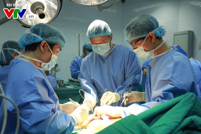 Ca ghép phổi từ người cho chết não đầu tiên tại Việt Nam - Ảnh 1. Ca ghép phổi từ người cho chết não đầu tiên tại Việt Nam - Ảnh 1.