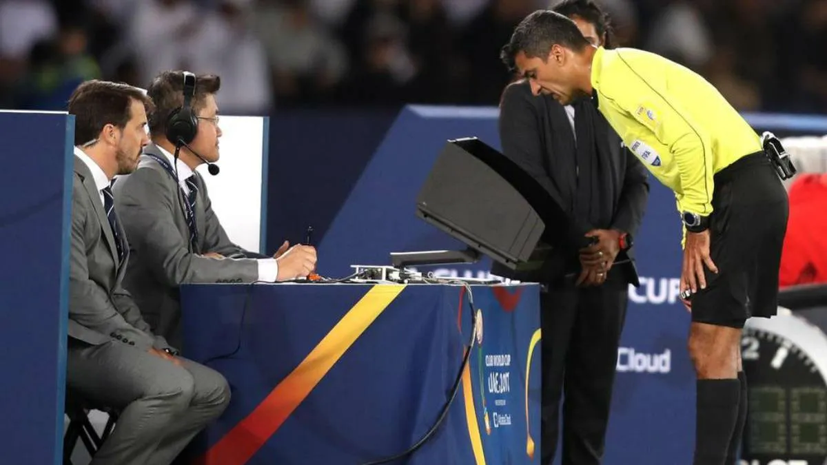 FIFA chính thức thông qua sử dụng công nghệ VAR tại World Cup 2018 - Ảnh 1. FIFA chính thức thông qua sử dụng công nghệ VAR tại World Cup 2018 - Ảnh 1.