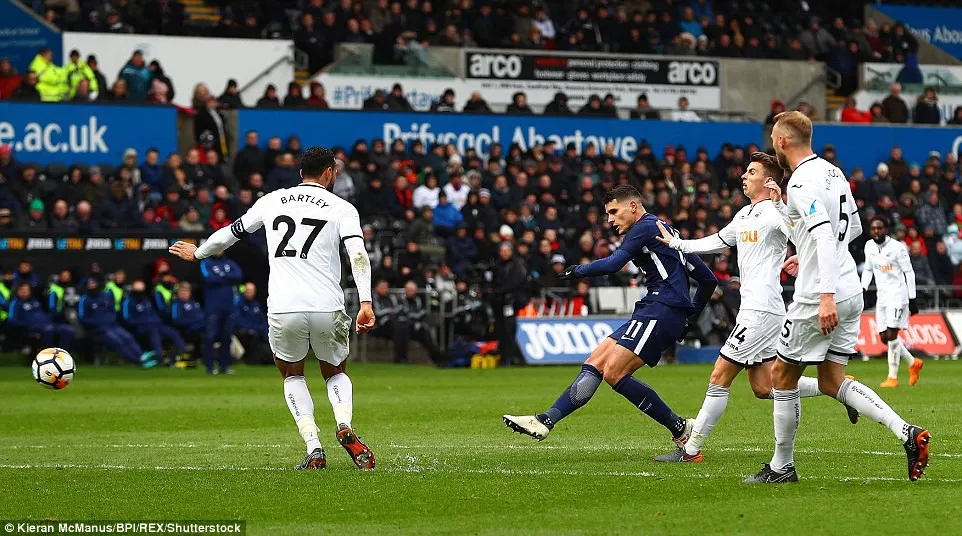 Eriksen lập cú đúp, Tottenham bẻ cánh thiên nga Swansea để vào bán kết FA Cup - Ảnh 3. Eriksen lập cú đúp, Tottenham bẻ cánh thiên nga Swansea để vào bán kết FA Cup - Ảnh 3.