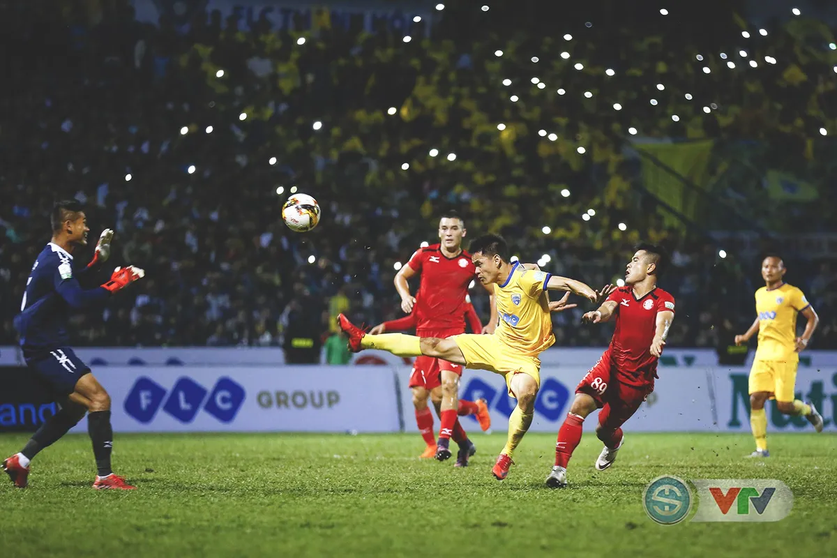 ẢNH: Đình Tùng tỏa sáng, FLC Thanh Hóa giành 3 điểm đầu tiên - Ảnh 15.