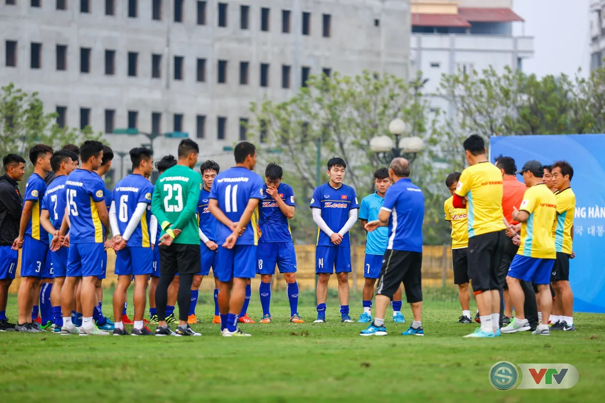 ẢNH: ĐTQG Việt Nam tập luyện trước trận gặp Jordan - Ảnh 16. ẢNH: ĐTQG Việt Nam tập luyện trước trận gặp Jordan - Ảnh 16.