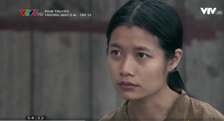 Thương nhớ ở ai - Tập 33: Được ông chủ xưởng thêu tỏ tình, Hạnh thú nhận vẫn yêu Nghĩa nhưng phát hiện có thai với Vạn - Ảnh 1.