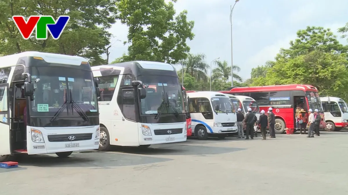 Thừa Thiên Huế: Các điểm đỗ xe du lịch quá tải trong dịp cao điểm - Ảnh 1. Thừa Thiên Huế: Các điểm đỗ xe du lịch quá tải trong dịp cao điểm - Ảnh 1.