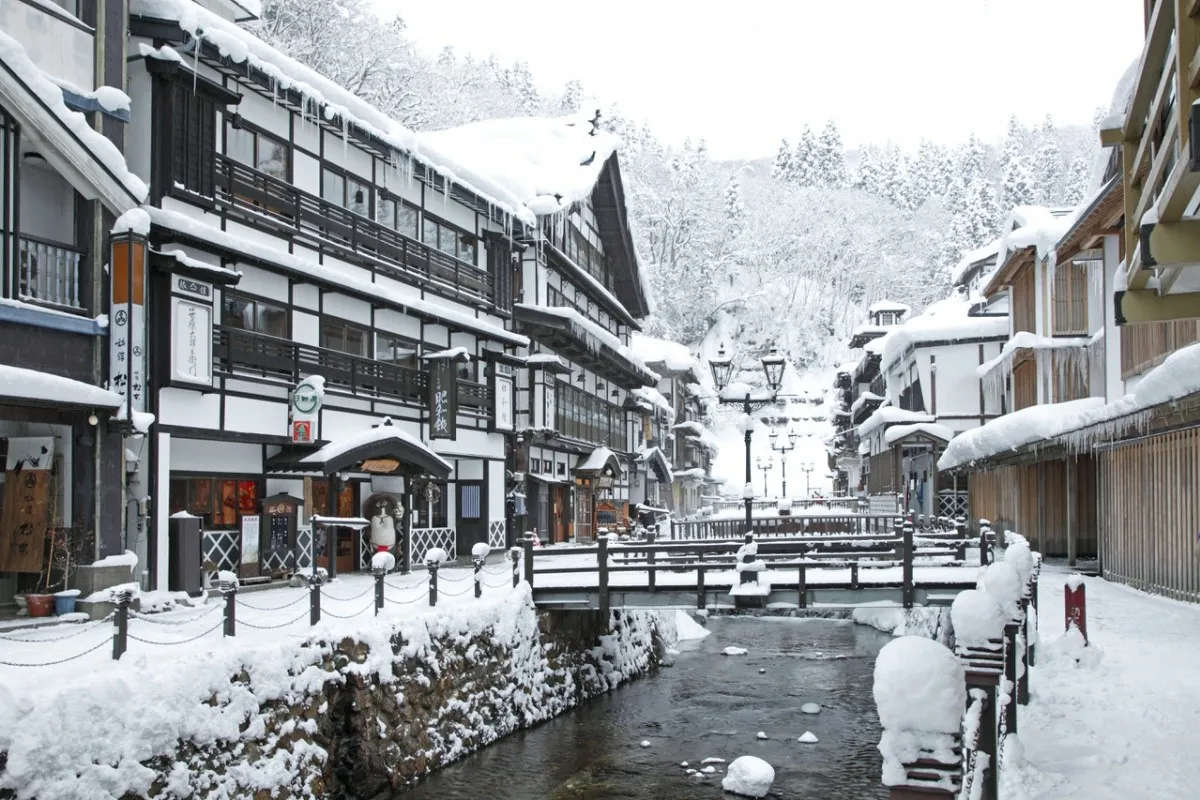 Ginzan Onsen: Ngôi làng mùa đông quyến rũ nhất Nhật Bản - Ảnh 1.