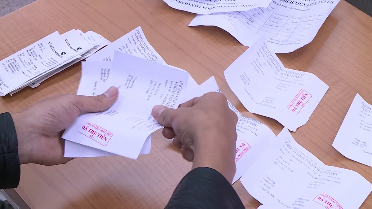Chiêu trò lôi kéo bệnh nhân của các phòng khám tư - Ảnh 1.