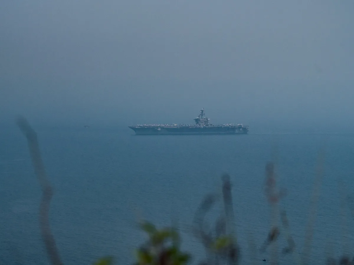 Tàu sân bay Mỹ USS Carl Vinson đã neo đậu trong vịnh Đà Nẵng - Ảnh 6. Tàu sân bay Mỹ USS Carl Vinson đã neo đậu trong vịnh Đà Nẵng - Ảnh 6.