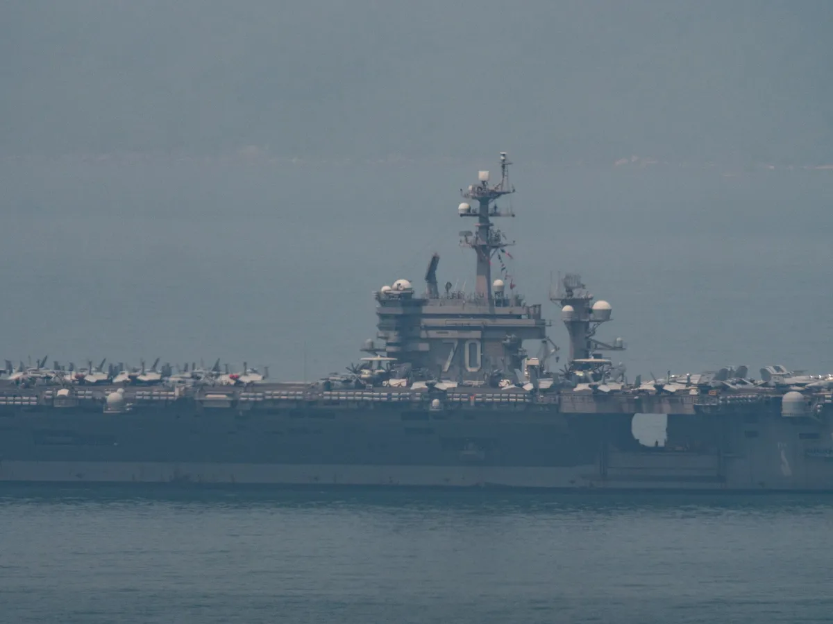 Tàu sân bay Mỹ USS Carl Vinson đã neo đậu trong vịnh Đà Nẵng - Ảnh 7. Tàu sân bay Mỹ USS Carl Vinson đã neo đậu trong vịnh Đà Nẵng - Ảnh 7.