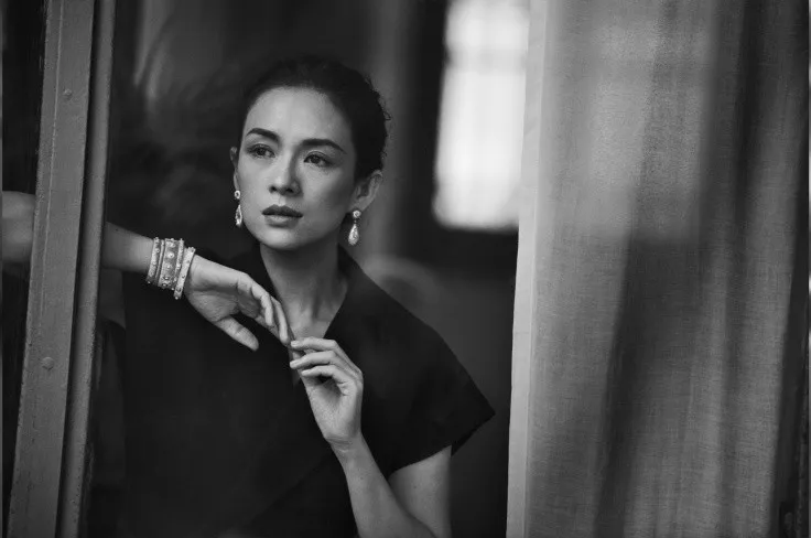 Chương Tử Di đẹp nao lòng qua ống kính của Peter Lindbergh - Ảnh 4.