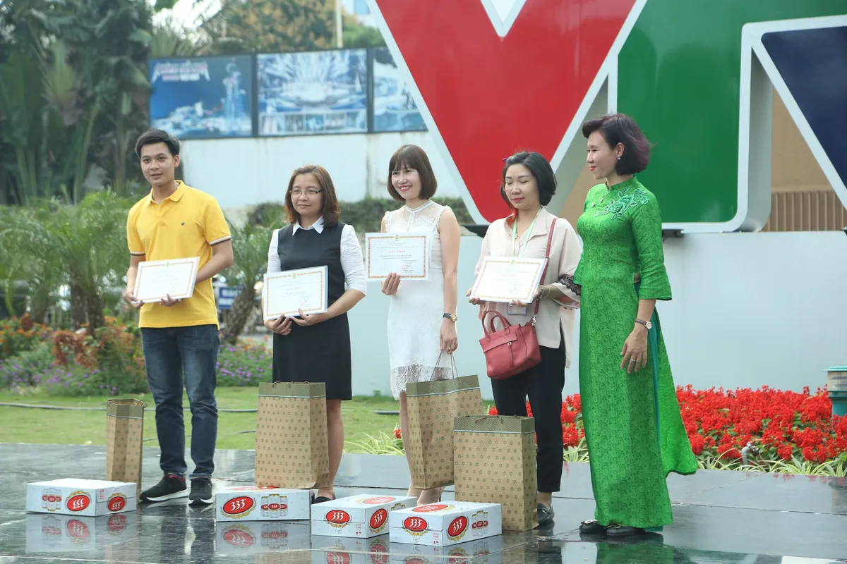Ban Kế hoạch Tài chính giành giải nhất Hội chợ Mùa Xuân 2018 - Ảnh 6. Ban Kế hoạch Tài chính giành giải nhất Hội chợ Mùa Xuân 2018 - Ảnh 6.
