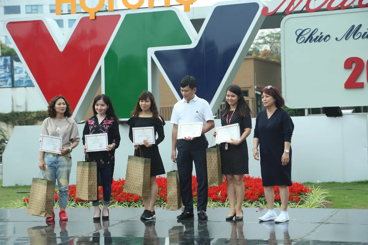 Ban Kế hoạch Tài chính giành giải nhất Hội chợ Mùa Xuân 2018 - Ảnh 8. Ban Kế hoạch Tài chính giành giải nhất Hội chợ Mùa Xuân 2018 - Ảnh 8.